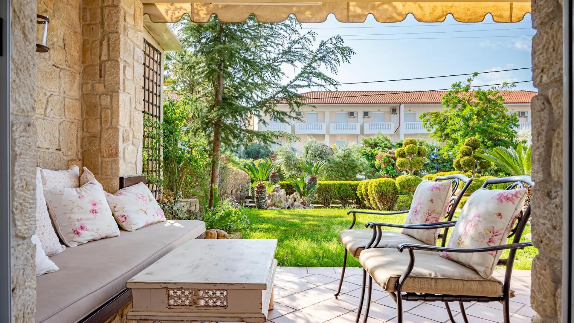 Emily'S Luxury Suites Pefkochori