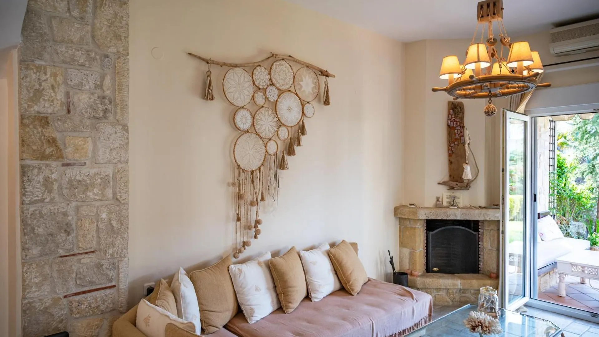 Emily'S Luxury Suites Pefkochori